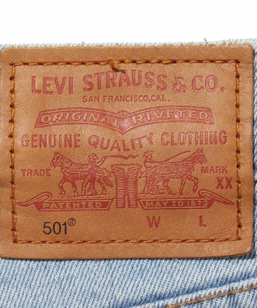 Levi's(リーバイス)の「501(R) ハイライズショーツ DIBS W/ TAPE(デニムパンツ・レディース・ライトインディゴブルー・28inch/24inch/26inch/25inch)」の11枚目の写真