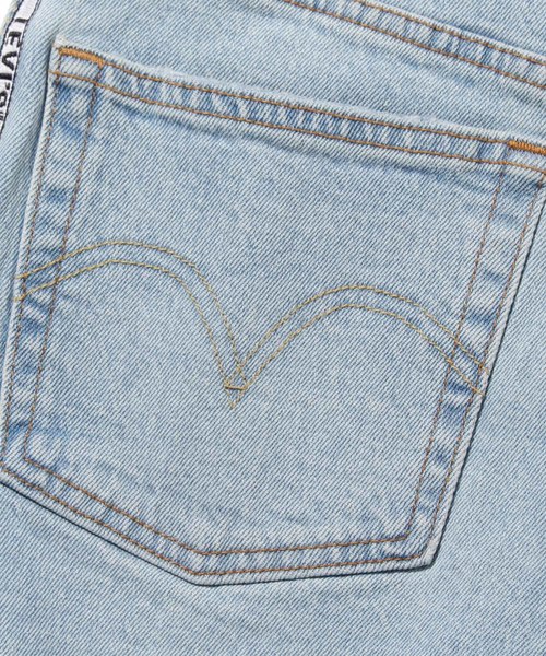 Levi's(リーバイス)の「501(R) ハイライズショーツ DIBS W/ TAPE(デニムパンツ・レディース・ライトインディゴブルー・28inch/24inch/26inch/25inch)」の12枚目の写真