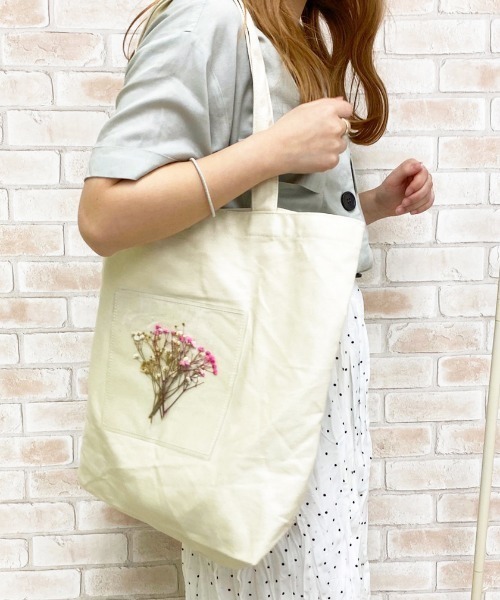 apres jour（アプレジュール）の「【apres jour×ARIAZ】ドライフラワートートバッグ（トートバッグ・レディース・パープル/イエロー/ライトピンク・FREE）」の5枚目の写真