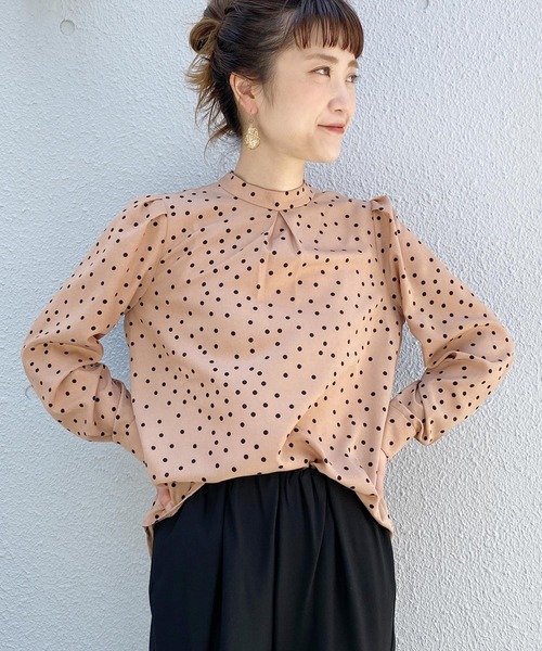 PICCIN(ピッチン)の「スタンドカラードットブラウス(シャツ/ブラウス・レディース・ブラック/ベージュ・M)」の2枚目の写真
