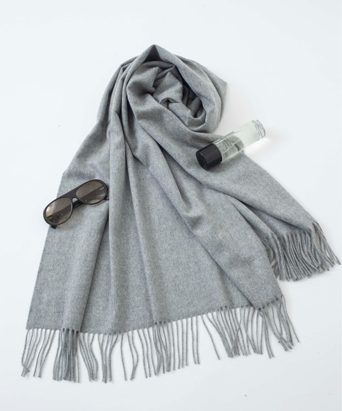 Johnstons of Elgin(ジョンストンズオブエルガン)の「【Johnstons】大判 100%ピュアカシミヤストール 100% Cashmere 190×70cm/カシミア(ストール/ショール・レディース・ブラック×ホワイト/ライトグレー/ライトピンク/ブラック×グリーン/ダークグレー/ネイビー/キャメル/ホワイト×グリーン/ダークグリーン/ダークグリーン系2/レッド系その他2/ブラウン系その他2/ダークブラック/ブラック×グレー/ナチュラル/レッド/ホワイト×レッド/チャコールグレー/ネイビー系1/ライトグリーン/レッド系4/レッド系5/ピンク系その他/レッド系その他3/グリーン系その他2・FREE)」の8枚目の写真