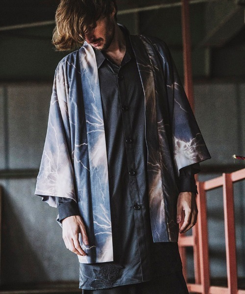 NO ID.(ノーアイディ)の「mcg2770-ワイドスリーブガウン(カーディガン/ボレロ・メンズ・イエロー/ブルー/パープル・ONE SIZE)」の3枚目の写真