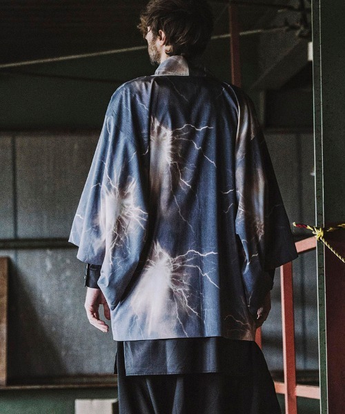 NO ID.(ノーアイディ)の「mcg2770-ワイドスリーブガウン(カーディガン/ボレロ・メンズ・イエロー/ブルー/パープル・ONE SIZE)」の13枚目の写真