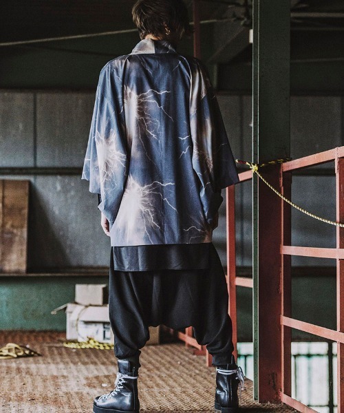 NO ID.(ノーアイディ)の「mcg2770-ワイドスリーブガウン(カーディガン/ボレロ・メンズ・イエロー/ブルー/パープル・ONE SIZE)」の20枚目の写真