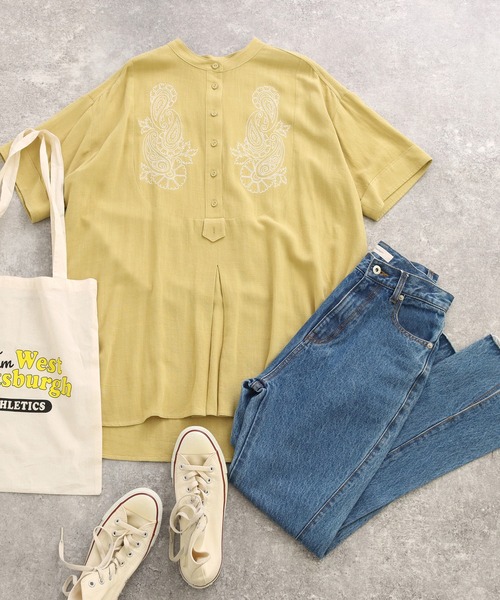 Factor=（ファクターイコール）の「バンドカラー刺繍ビッグシャツ（シャツ/ブラウス・レディース・イエロー×グリーン/ホワイト/ライトベージュ・FREE）」の3枚目の写真