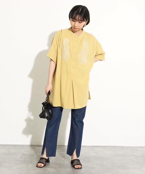 Factor=（ファクターイコール）の「バンドカラー刺繍ビッグシャツ（シャツ/ブラウス・レディース・イエロー×グリーン/ホワイト/ライトベージュ・FREE）」の4枚目の写真