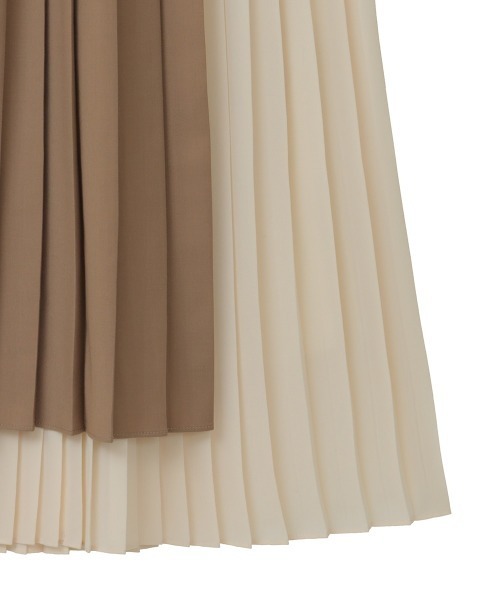 CLANE（クラネ）の「BI COLOR PLEATS SKIRT（スカート・レディース・ベージュ/ネイビー・1/2/0）」の8枚目の写真