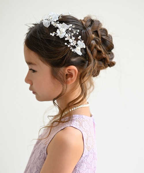Catherine Cottage（キャサリンコテージ）の「パールリボンフラワーティアラ（その他ヘアアクセサリー・キッズ・ホワイト系・FREE）」の2枚目の写真