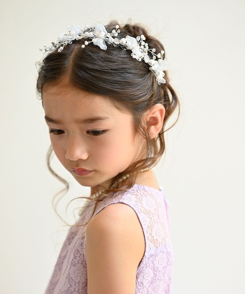 Catherine Cottage（キャサリンコテージ）の「パールリボンフラワーティアラ（その他ヘアアクセサリー・キッズ・ホワイト系・FREE）」の3枚目の写真