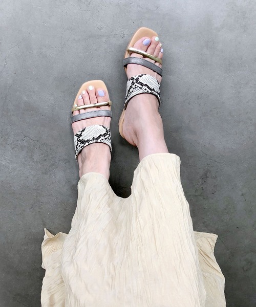 enchanted prima(エンチャンテッドプリマ)の「バイカラーストラップウエッジミュールサンダル(サンダル・レディース・ブルー/ブラックミックス/パイソン・LL/S/M/L)」の3枚目の写真