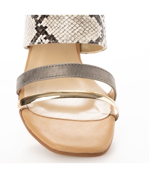 enchanted prima(エンチャンテッドプリマ)の「バイカラーストラップウエッジミュールサンダル(サンダル・レディース・ブルー/ブラックミックス/パイソン・LL/S/M/L)」の18枚目の写真