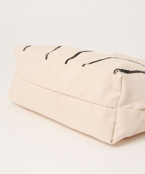 ALL ORDINARIES（オールオーディナリーズ）の「アネモネ ファスナー付A4トート（トートバッグ・レディース・ナチュラル・FREE）」の2枚目の写真