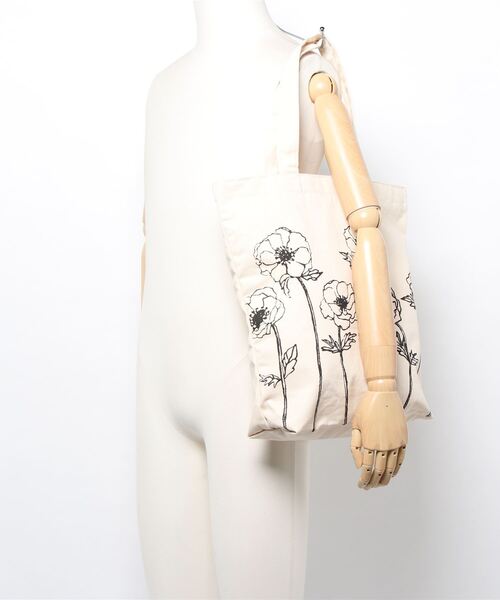 ALL ORDINARIES（オールオーディナリーズ）の「アネモネ ファスナー付A4トート（トートバッグ・レディース・ナチュラル・FREE）」の5枚目の写真