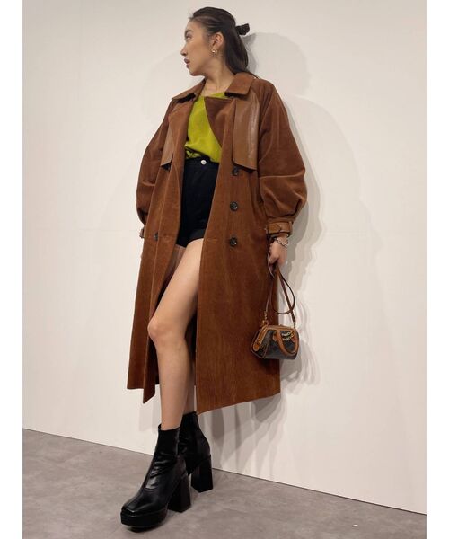 EVRIS（エヴリス）の「コーデュロイフェイクレザーコンビコート（トレンチコート・レディース・ブラック/ベージュ/ブラウン・FREE）」の21枚目の写真