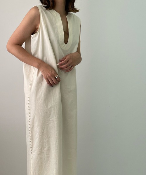 LE MORE(リモア)の「Uネックデザインベストワンピース(ワンピース・レディース・ベージュ/アイボリー・FREE)」の3枚目の写真