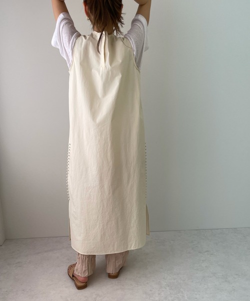 LE MORE(リモア)の「Uネックデザインベストワンピース(ワンピース・レディース・ベージュ/アイボリー・FREE)」の18枚目の写真