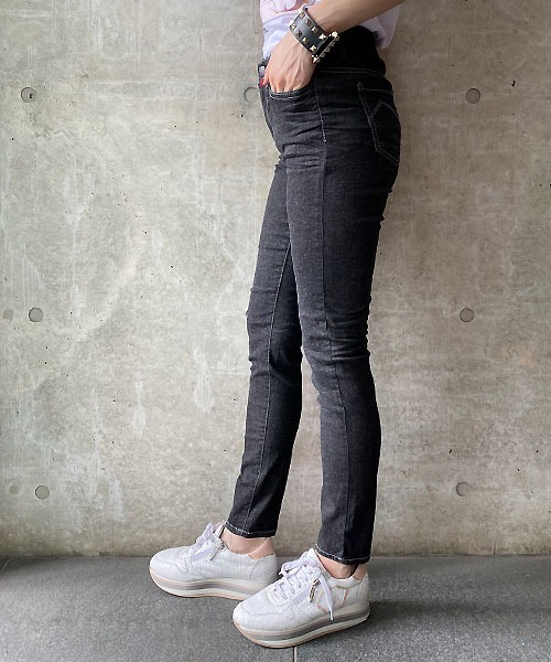 Desert　Rose（デザートローズ）の「【Praia/プライア】ストレッチスキニーデニム（デニムパンツ・レディース・ブラック・MEDIUM/SMALL）」の7枚目の写真