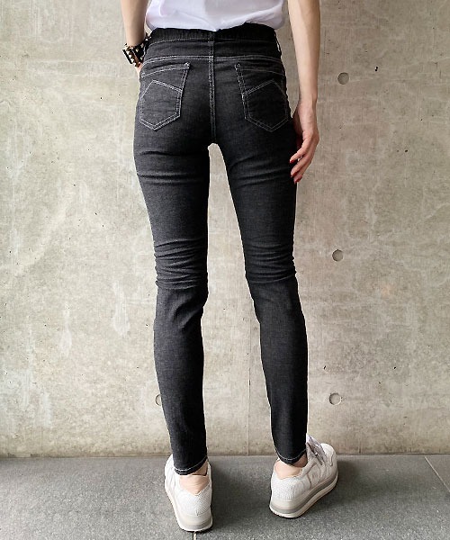 Desert　Rose（デザートローズ）の「【Praia/プライア】ストレッチスキニーデニム（デニムパンツ・レディース・ブラック・MEDIUM/SMALL）」の6枚目の写真