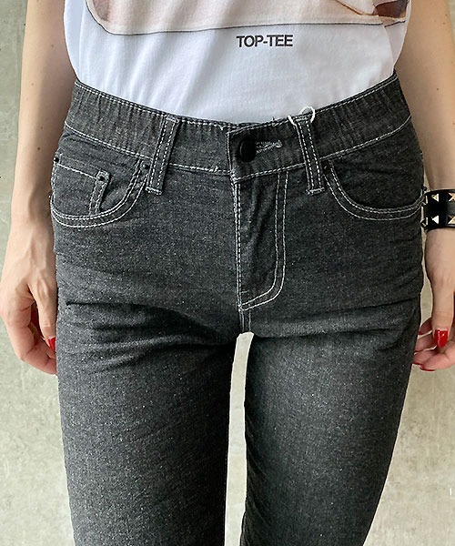 Desert　Rose（デザートローズ）の「【Praia/プライア】ストレッチスキニーデニム（デニムパンツ・レディース・ブラック・MEDIUM/SMALL）」の2枚目の写真