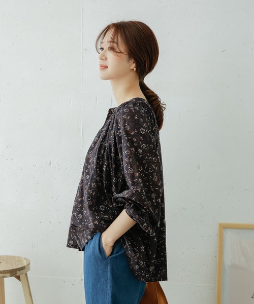 URBAN RESEARCH DOORS（アーバンリサーチドアーズ）の「コットンアラベスクプリントブラウス（シャツ/ブラウス・レディース・ネイビー/ブラウン・ONE）」の13枚目の写真