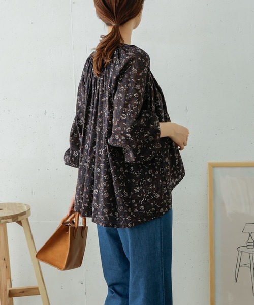 URBAN RESEARCH DOORS（アーバンリサーチドアーズ）の「コットンアラベスクプリントブラウス（シャツ/ブラウス・レディース・ネイビー/ブラウン・ONE）」の16枚目の写真