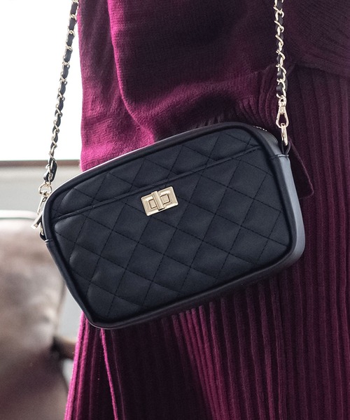 Julia Boutique（ジュリアブティック）の「キルティングスクエアチェーンショルダーバッグ/21600（ショルダーバッグ・レディース・オフホワイト/ブラック/ピンク・ONE）」の2枚目の写真