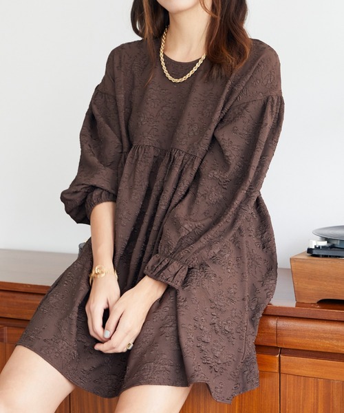 Cheek（チーク）の「花柄膨れジャガードフレアブラウス（チュニック・レディース・アイボリー/ブラック/ブラウン・MEDIUM）」の3枚目の写真