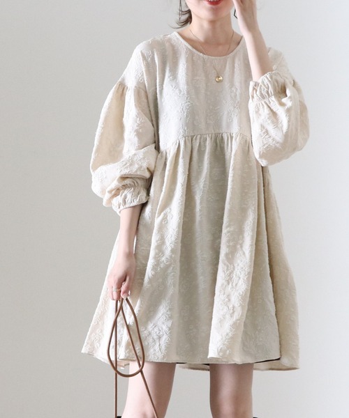 Cheek（チーク）の「花柄膨れジャガードフレアブラウス（チュニック・レディース・アイボリー/ブラック/ブラウン・MEDIUM）」の2枚目の写真