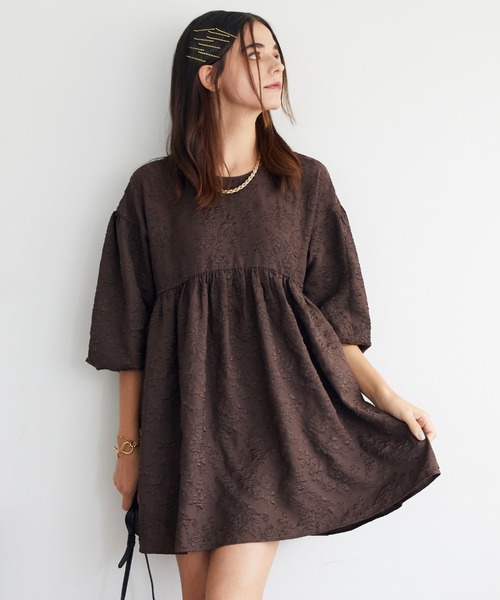 Cheek（チーク）の「花柄膨れジャガードフレアブラウス（チュニック・レディース・アイボリー/ブラック/ブラウン・MEDIUM）」の4枚目の写真