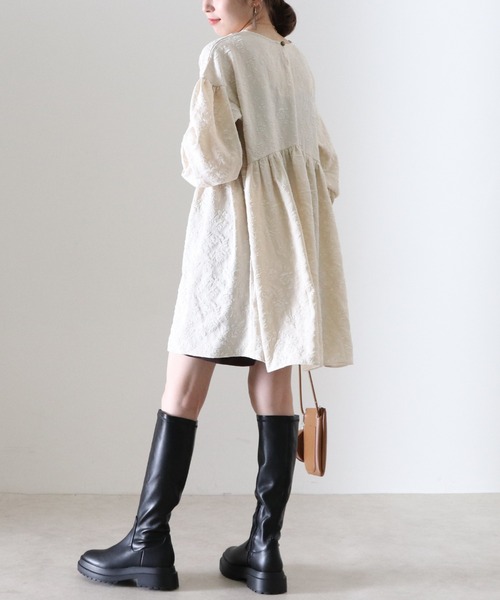 Cheek（チーク）の「花柄膨れジャガードフレアブラウス（チュニック・レディース・アイボリー/ブラック/ブラウン・MEDIUM）」の6枚目の写真