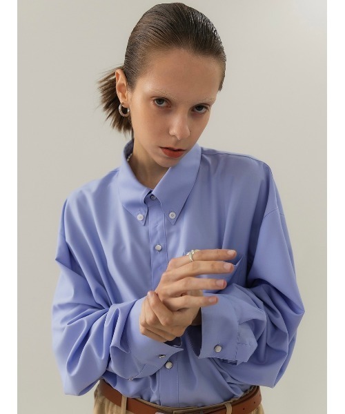 ANOTHERYOUTH(アナザーユース)の「【ANOTHERYOUTH/アナザーユース】back slit shirts/バックスリットシャツ(シャツ/ブラウス・メンズ・ホワイト/スカイブルー・ONE SIZE)」の2枚目の写真