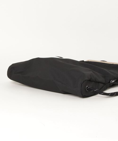 NIKE(ナイキ)の「NIKE/ナイキ バック ヘリテージ ドローコードバッグ ナップサック 13L DC4245-010(バックパック/リュック・メンズ・ブラック×ブラック・FREE)」の4枚目の写真