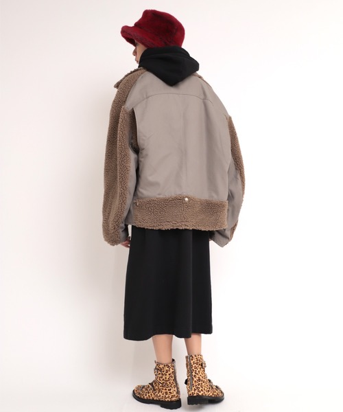 RNA（アールエヌエー）の「J2002 ボアコンビＢＩＧライダース（ライダースジャケット・レディース・ベージュ/キナリ/ブラック・MEDIUM）」の18枚目の写真