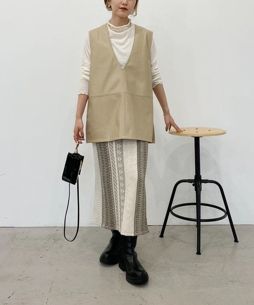 CAPRICIEUX LE'MAGE（カプリシューレマージュ）の「フェイクレザーベスト（ベスト・レディース・ブラック/ベージュ・FREE）」の15枚目の写真