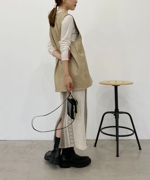 CAPRICIEUX LE'MAGE（カプリシューレマージュ）の「フェイクレザーベスト（ベスト・レディース・ブラック/ベージュ・FREE）」の18枚目の写真