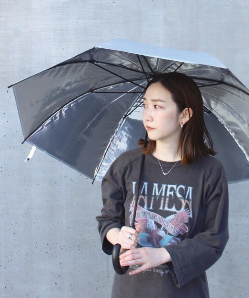 LAVEANGE(ラビアンジェ)の「メタリック/シルバー ビニール傘(長傘・メンズ・シルバー・60cm)」の4枚目の写真
