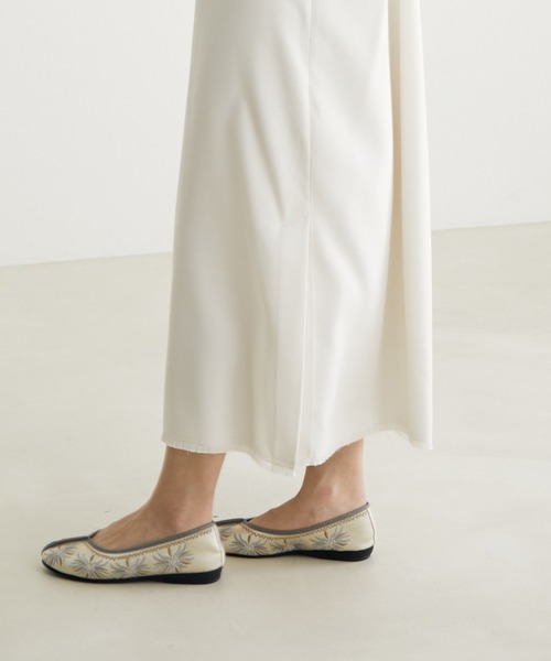 SALON adam et rope'(サロン アダム エ ロペ)の「刺繍チャイナシューズ(その他シューズ・レディース・ベージュ/ピンク・38/39/37)」の5枚目の写真