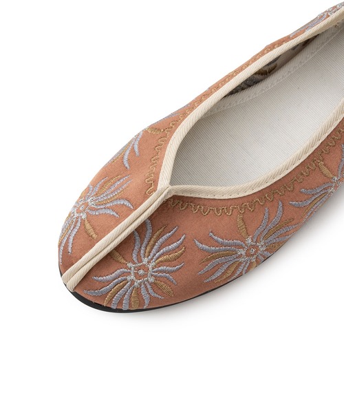 SALON adam et rope'(サロン アダム エ ロペ)の「刺繍チャイナシューズ(その他シューズ・レディース・ベージュ/ピンク・38/39/37)」の19枚目の写真