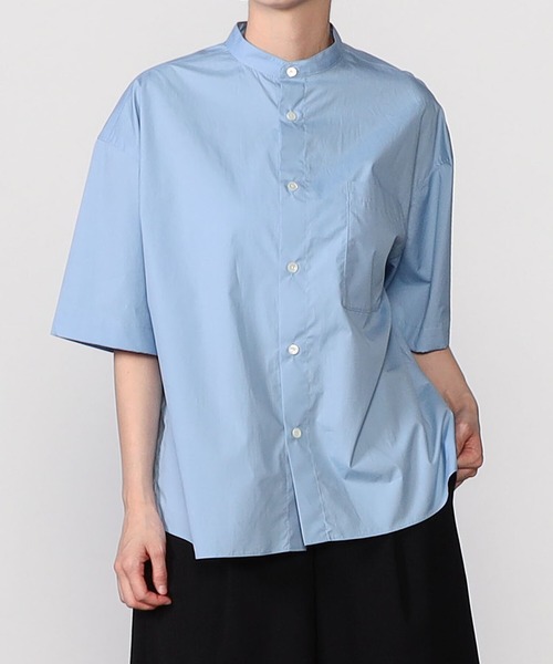 Morris & Sons(モリスアンドサンズ)の「MORRIS & SONS | バックギャザーバンドカラーシャツ WOMEN(シャツ/ブラウス・レディース・ブルー/ホワイト/ベージュ/ブラック・0)」の4枚目の写真