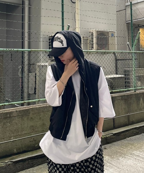 XU（エックスユー）の「【XU/エックスユー】sleeveless zip up hoodie/スリーブレス ジップアップ フーディー ベスト チョッキ風 フード ストリート（その他トップス・レディース・ブラック/グレー・ONE SIZE）」の2枚目の写真