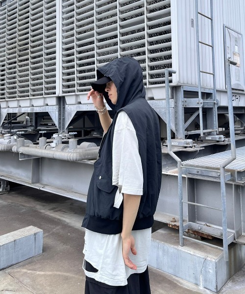 XU（エックスユー）の「【XU/エックスユー】sleeveless zip up hoodie/スリーブレス ジップアップ フーディー ベスト チョッキ風 フード ストリート（その他トップス・レディース・ブラック/グレー・ONE SIZE）」の3枚目の写真
