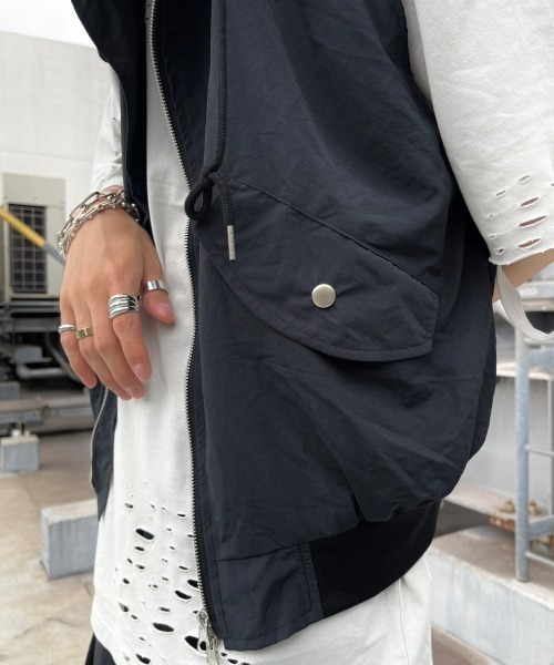 XU（エックスユー）の「【XU/エックスユー】sleeveless zip up hoodie/スリーブレス ジップアップ フーディー ベスト チョッキ風 フード ストリート（その他トップス・レディース・ブラック/グレー・ONE SIZE）」の5枚目の写真