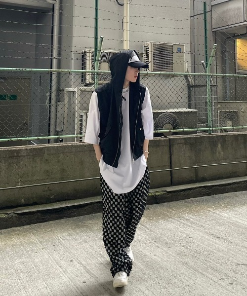 XU（エックスユー）の「【XU/エックスユー】sleeveless zip up hoodie/スリーブレス ジップアップ フーディー ベスト チョッキ風 フード ストリート（その他トップス・レディース・ブラック/グレー・ONE SIZE）」の16枚目の写真