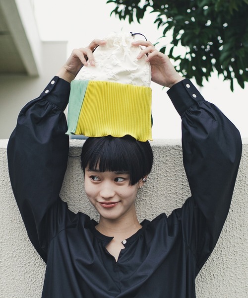 haco!(ハコ)の「欲張りにかわいさ便利さ詰め込んだ!どこへ行くにもウキウキする異素材ミックス巾着バッグ YEAH RIGHT!! for haco!(ハンドバッグ・レディース・ホワイト・ONE SIZE)」の10枚目の写真