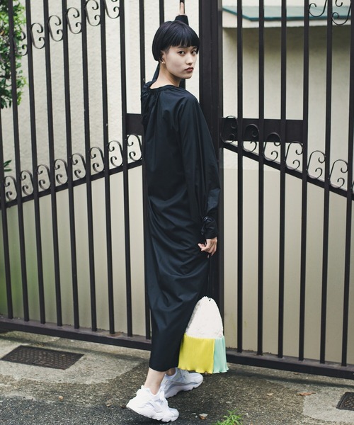 haco!(ハコ)の「欲張りにかわいさ便利さ詰め込んだ!どこへ行くにもウキウキする異素材ミックス巾着バッグ YEAH RIGHT!! for haco!(ハンドバッグ・レディース・ホワイト・ONE SIZE)」の5枚目の写真
