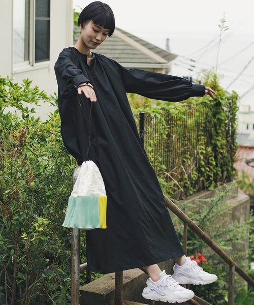 haco!(ハコ)の「欲張りにかわいさ便利さ詰め込んだ!どこへ行くにもウキウキする異素材ミックス巾着バッグ YEAH RIGHT!! for haco!(ハンドバッグ・レディース・ホワイト・ONE SIZE)」の9枚目の写真
