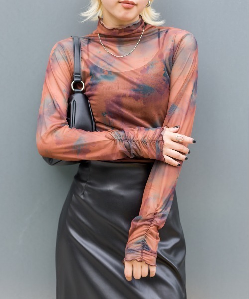 SpRay(スプレイ)の「水彩柄シアーボトルネックカットソー(Tシャツ/カットソー・レディース・アイボリー/グレイッシュベージュ/レンガ・FREE)」の1枚目の写真