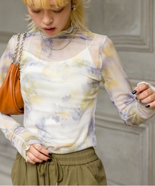 SpRay(スプレイ)の「水彩柄シアーボトルネックカットソー(Tシャツ/カットソー・レディース・アイボリー/グレイッシュベージュ/レンガ・FREE)」の2枚目の写真