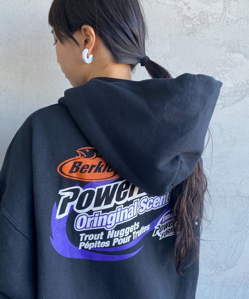 Russell Athletic（ラッセルアスレティック）の「[RUSSELL ATHLETIC/ラッセル アスレチック] BERKLEY×RUSSEL ATHLETIC 別注 オーバルロゴプリントスウェットパーカー（パーカー・レディース・グレー/ブラック・M/L）」の2枚目の写真