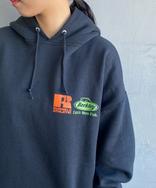 Russell Athletic（ラッセルアスレティック）の「[RUSSELL ATHLETIC/ラッセル アスレチック] BERKLEY×RUSSEL ATHLETIC 別注 オーバルロゴプリントスウェットパーカー（パーカー・レディース・グレー/ブラック・M/L）」の17枚目の写真
